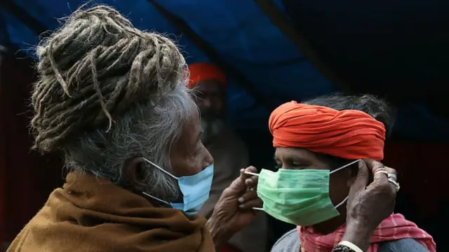 કોરોના વાઇરસનો નવો ઓમિક્રૉન વૅરિયન્ટ આવ્યા બાદ ભારત સહિતના દુનિયાના મોટાભાગના દેશોમાં કેસોની સંખ્યા વધી રહી છે.