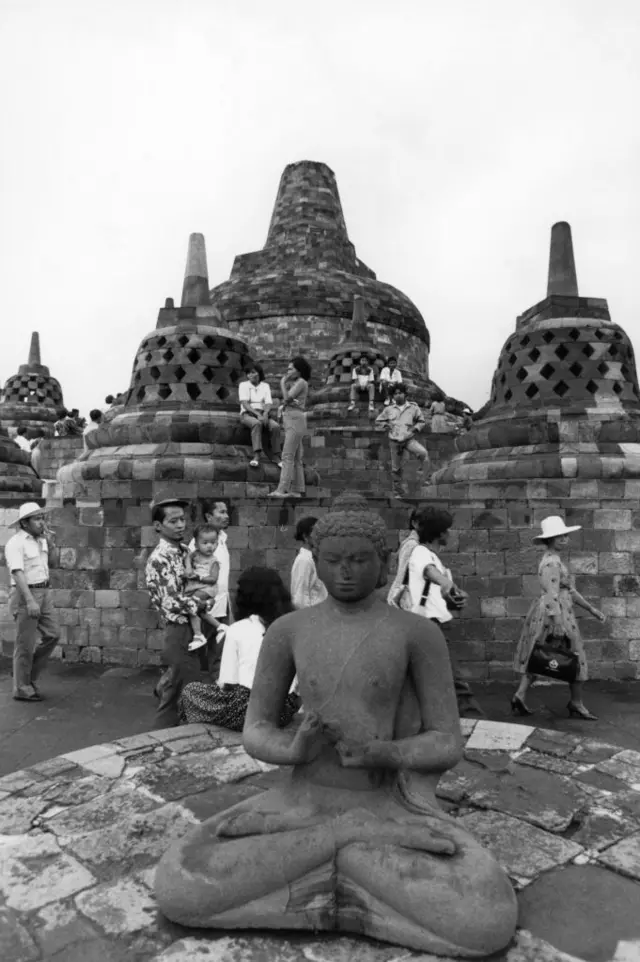 Setelah dipugar, Candi Borobudur dibuka untuk umum.