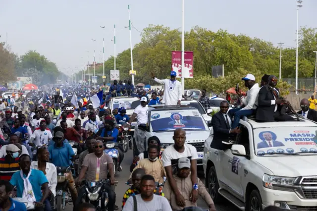 Caravane de l’opposant Succès Masra lors d’un meeting de campagne à N'Djamena le 4 mai 2024
