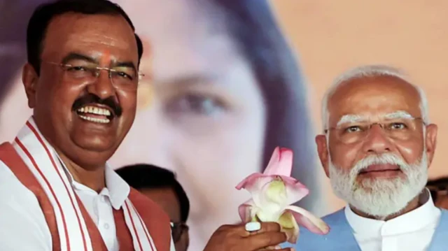 பிரதமர் மோதியுடன் கேசவ் பிரசாத் மெளரியா