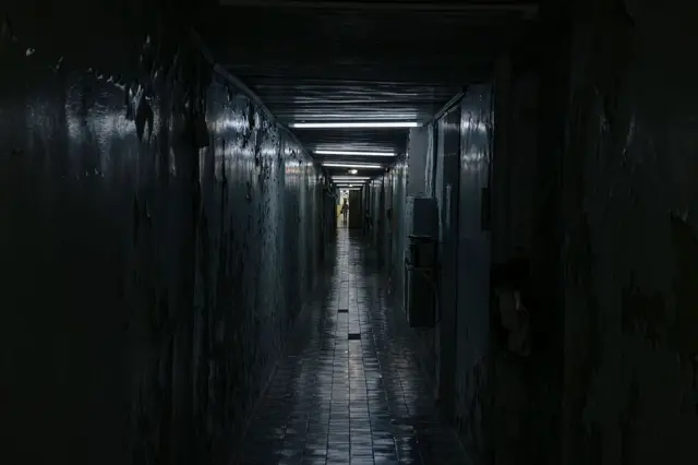 Un pasillo dentro de la central nuclear de Chernóbil.