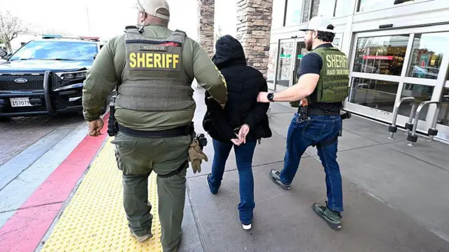  अमेरिका में दुकानों से चोरी या शॉप लिफ़्टिंग को गंभीर अपराध की श्रेणी में नहीं रखा जाता