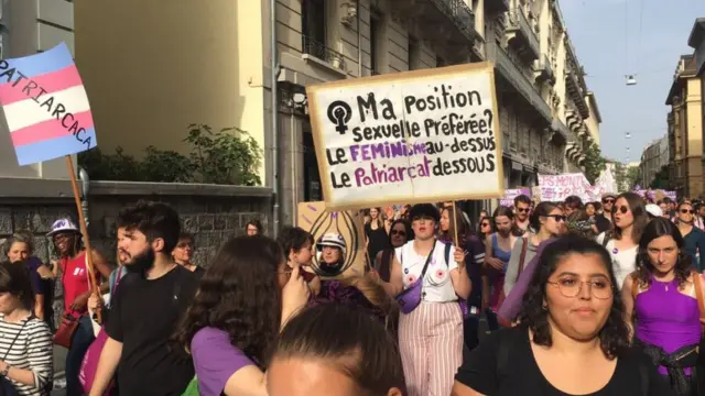 స్విట్జర్లాండ్‌లో సమాన వేతనం, గౌరవం కోసం సమ్మెకు దిగిన మహిళలు