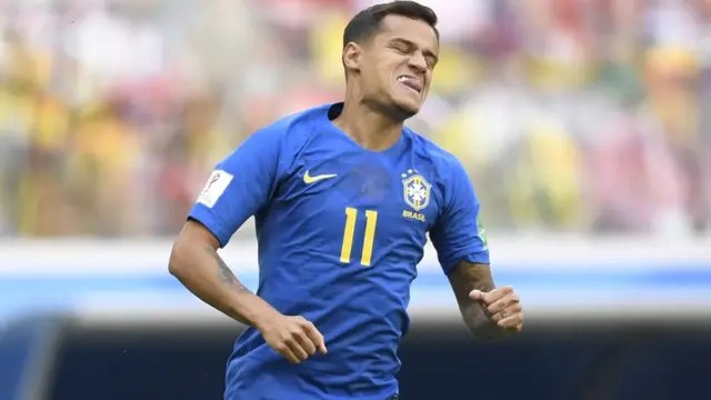 Coutinho no pudo darle dirección a su disparo