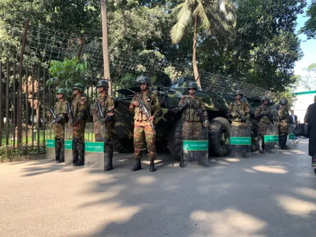সকাল থেকেই আদালতজুড়ে কড়া নিরাপত্তা ব্যবস্থা জোরদার করা হয়