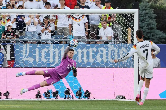 Orlando Gill detiene un penaltí contra Alemania
