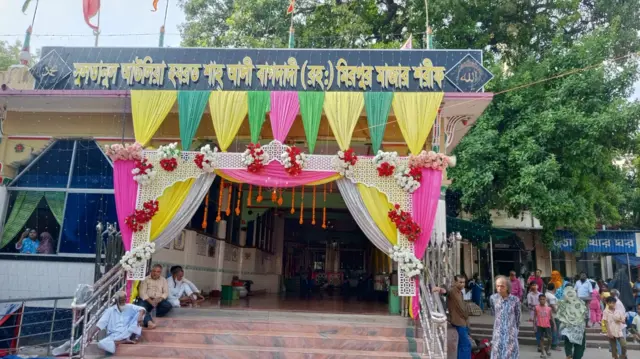 মাজারে হামলার ঘটনায় প্রতিবাদ জানিয়েছে বিভিন্ন রাজনৈতিক ও মানবাধিকার সংগঠন