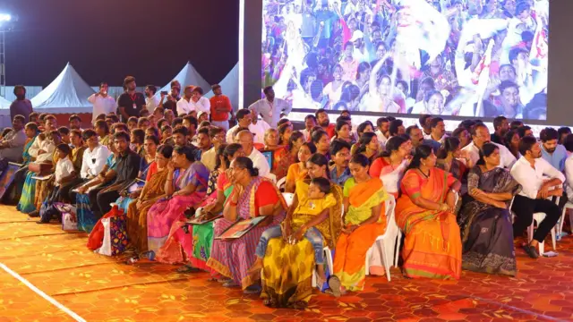 జనసేన కార్యకర్తలు