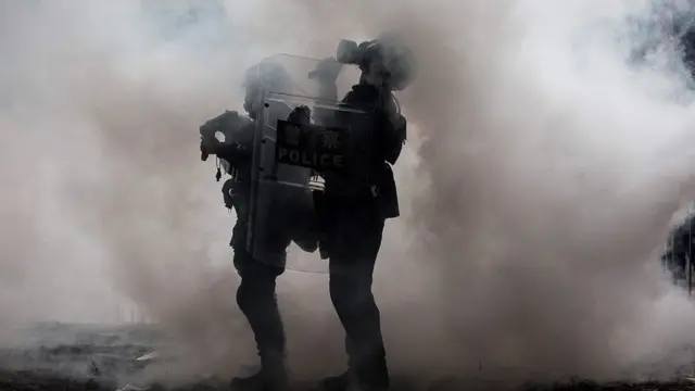 ஹாங்காங்: தொடரும் போராட்டம், தாக்கும் போலீஸார் - நடப்பது என்ன?