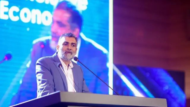 බුද්ධික හේවාවසම් වැඩසටහනක කතා කරමින් සිටින අවස්ථාවක්