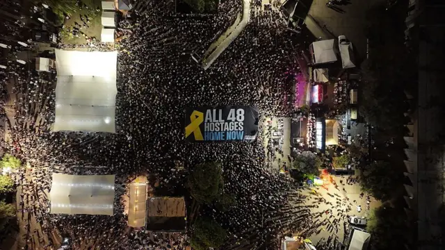 ترامب يشير إلى فرص حقيقية لتحقيق إنجازات بالشرق الأوسط ، وحماس تحذر إسرائيل حياة أسيرين في خطر 