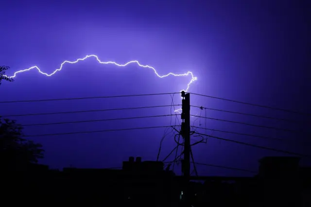 वीजा चमकणे 