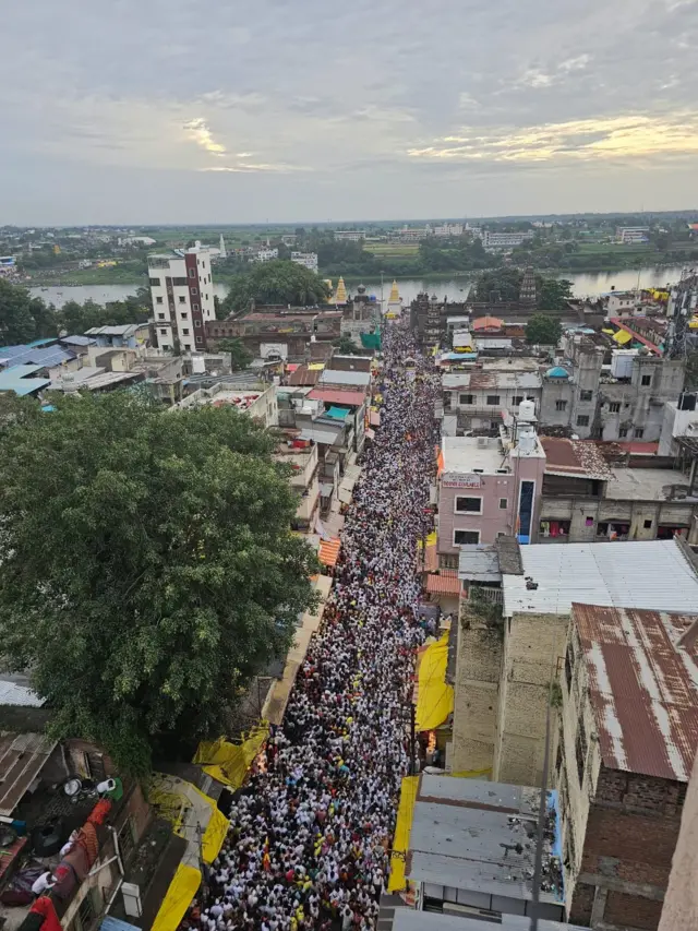 आषाढी एकादशी निमित्त मुख्यमंत्री एकनाथ शिंदे यांच्या हस्ते विठ्ठल रुक्मिणीची महापूजा संपन्न