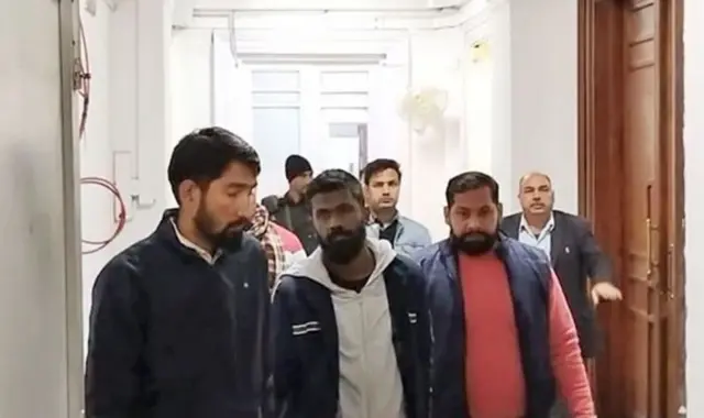 పార్లమెంట్ భద్రతా వైఫల్య నిందితులను కోర్టుకు హాజరవుతున్నప్పుడు