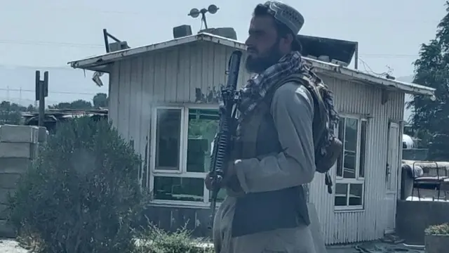 ਤਾਲਿਬਾਨ ਦੀ ਹਿਰਾਸਤ ਵਿੱਚ ਚੋਰੀ ਛੁਪੇ ਲਤੀਫ਼ਾ ਵੱਲੋਂ ਖਿੱਚੀ ਗਈ ਤਸਵੀਰ