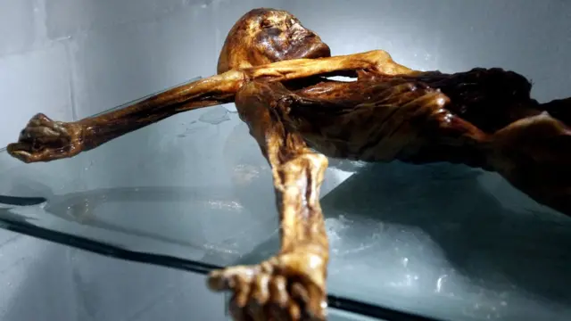 Возможно, замерзнуть на вершине горы - не самая комфортная смерть, зато ты сохранишься на века