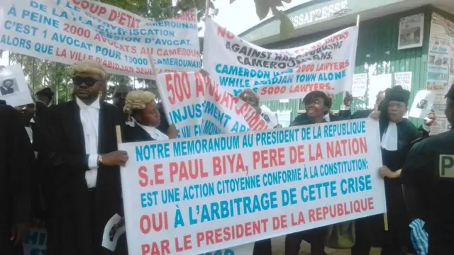 Intern lawyers go do sitting for front of Justice Ministry