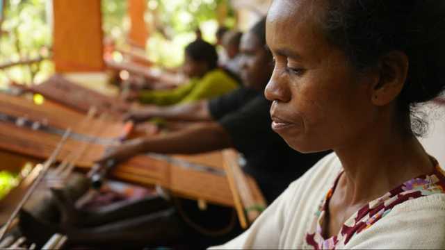 Perempuan eks pengungsi Timor Timur 
