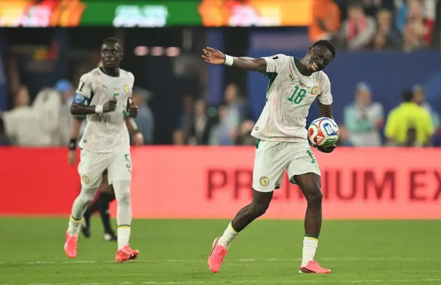 L'attaquant sénégalais n° 18 Ismaïla Sarr célèbre le deuxième but de son équipe lors du match du groupe I de la Coupe du monde 2026 opposant la Norvège au Sénégal, le 22 juin 2026. 