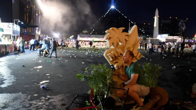 லாஸ் வேகஸ் சூதாட்ட விடுதி அருகே துப்பாக்கி சூடு