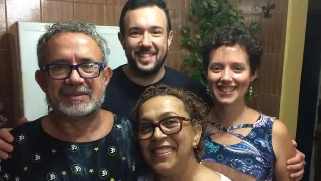 Clóvis junto com os filhos e a esposa