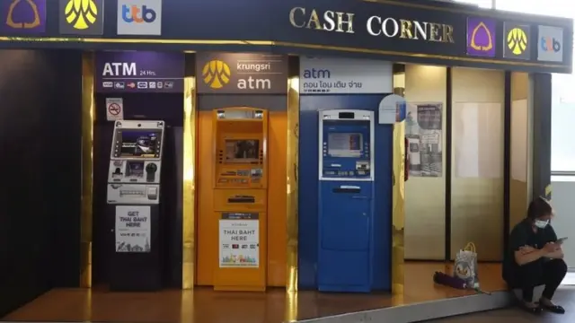 สภาพัฒน์ฯ เศรษฐกิจไทยในไตรมาสแรกของปีนี้ลดลด 2.6% ซึ่งเป็นผลพวงจากการระบาดระลอกที่ 3 ของโรคโควิด-19