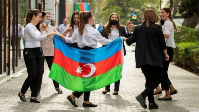 BBC記者在阿塞拜疆首都巴庫報道說，當地的慶祝者認為經過長期戰鬥他們已經取得了關鍵的勝利