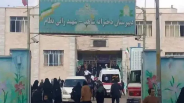 ت﻿صویری از نمای دبیرستان شاهد اردبیل
