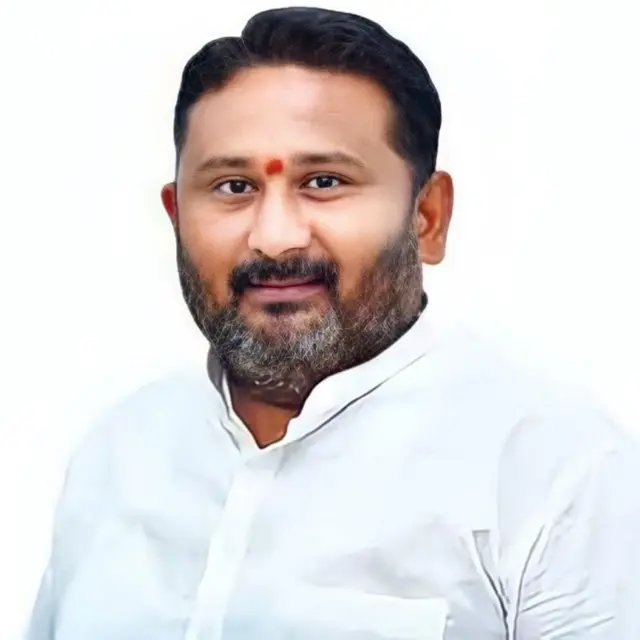 મહારાષ્ટ્રના શ્રમ મંત્રી, એડવોકેટ આકાશ ફુંડકરે, બીબીસી, ગુજરાતી