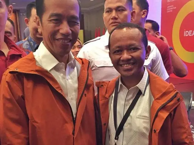 Jokowi dan Bahlil Lahadalia di sebuah acara. 