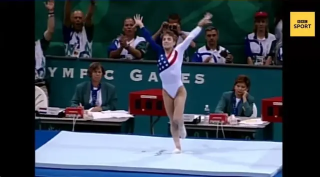 پرش شجاعانه کری استراگ روی مچ پا آسیب دیده برای کسب مدال طلا