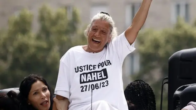 নাহেল হত্যার প্রতিবাদে বিক্ষোভে আগত তার মা মুনিয়া