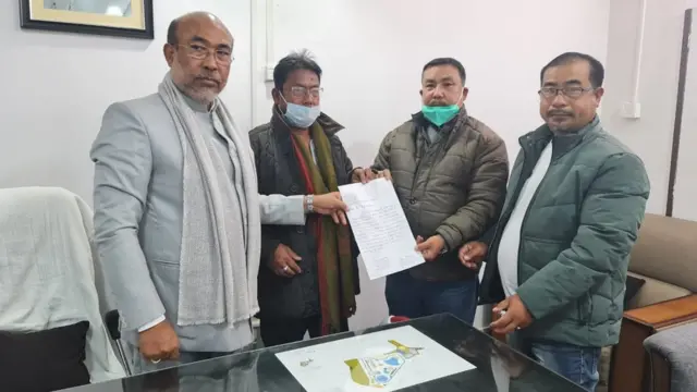 मुख्यमंत्री बीरेन सिंह से पत्रकारों ने मुलाक़ात की थी