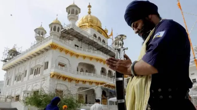 سکھوں کے سب سے مقدس مذہبی مقام گولڈن ٹیمپل میں موجود اکال تخت کو 1984 کے فوجی آپریشن میں بہت نقصان پہنچا تھا