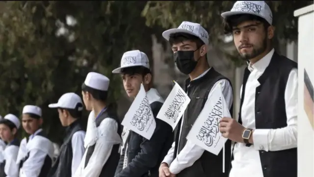 پسران دانش آموز