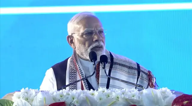 ইম্ফলে আয়োজিত জনসভায় নরেন্দ্র মোদী। 