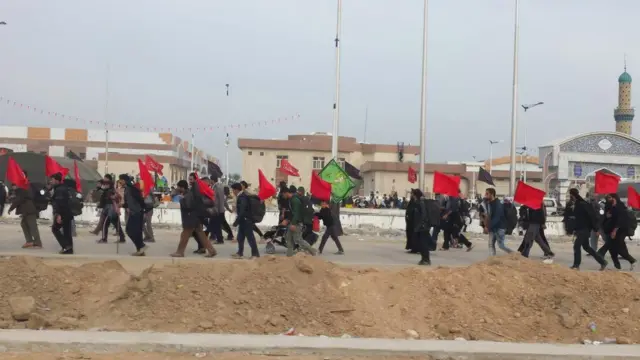 با توجه به مسائل امنیتی، مقام های ایرانی از شهروندان خواسته اند بدون داشتن ویزای عراق از مرز خارج نشوند