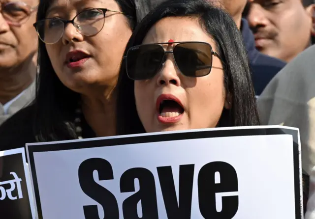 महुआ मोइत्रा