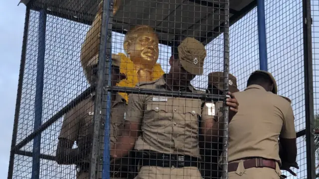 வேதாரண்யம் அம்பேத்கர் சிலை உடைப்பு: யார் காரணம்?