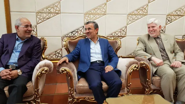 احمدی نژاد در بوداست