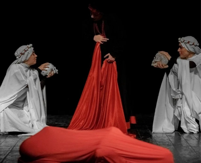 نمایش قاصدک