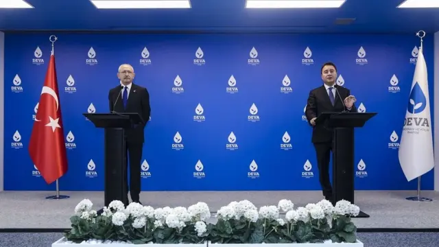 Görüşmeden sonra Kılıçdaroğlu, Davutoğlu ile olduğu gibi Babacan ile de ortak basın toplantısı düzenledi