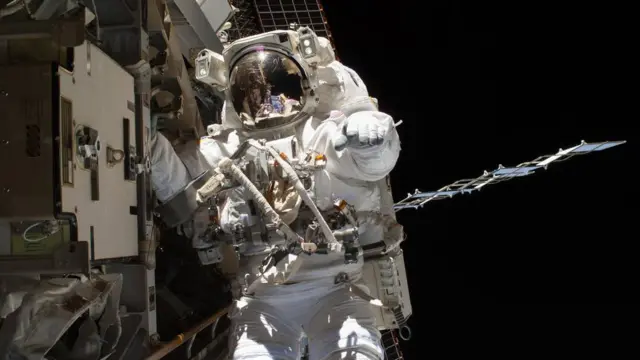 சர்வதேச விண்வெளி நிலையத்தில் பணியாற்றும் வீரர்களின் வாழ்க்கை எப்படி இருக்கும்?