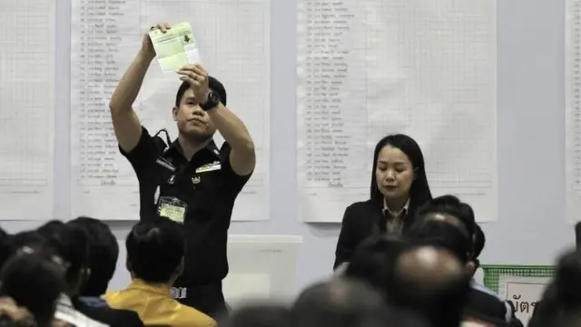 บรรยากาศการนับคะแนนเลือก สว. กลุ่มอาชีพ ในระดับประเทศ เมื่อปี 2561