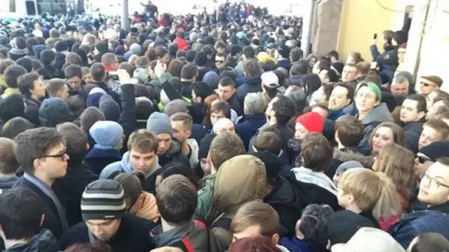 В районе дома 19 на Тверской началась давка.