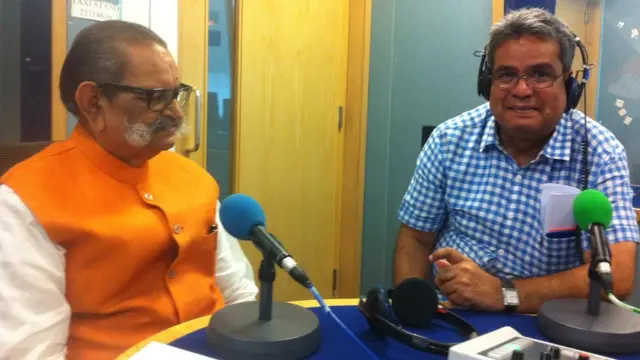 शिव कुमार के साथ बीबीसी स्टूडियो में रेहान फ़ज़ल