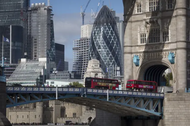 двоповерхові автобуси