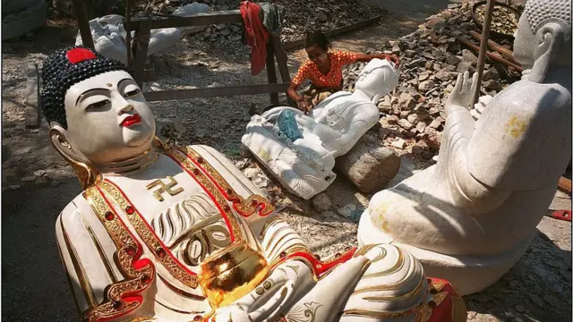 బుద్ధుడి హృదయంపై స్వస్తిక