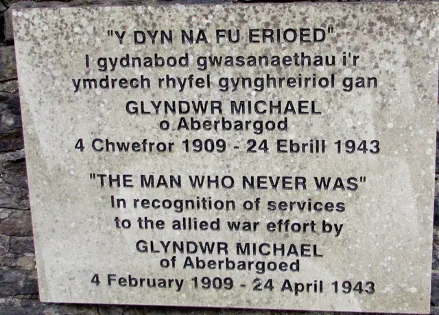 Uma placa comemora Glyndwr Michael como "o homem que nunca foi" emjogo de aposta da copa do mundocidade nataljogo de aposta da copa do mundoAberbargoed