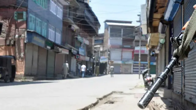 ઘણાં વર્ષોથી કાશ્મીરમાં સંઘર્ષ ચાલી રહ્યો છે